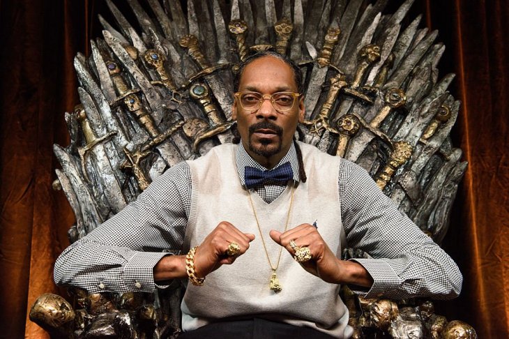 Snoop Dogg sitting on an iron throne. | Photo:Getty Images